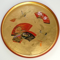 Round Japanese tray with gold leaf and lacquered decorations